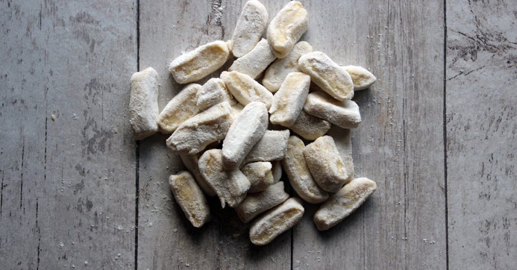 découvrez une délicieuse recette de gnocchis aux épinards, facile à préparer et parfaite pour un repas savoureux et original.