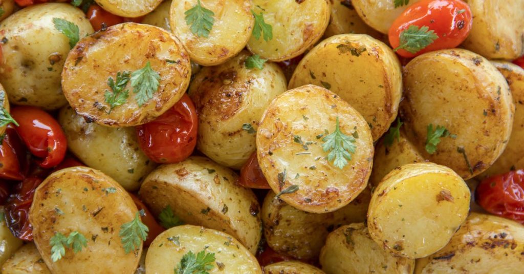 découvrez nos délicieuses recettes à base de baby potatoes, des pommes de terre nouvelles faciles à préparer et parfaites pour accompagner tous vos plats.