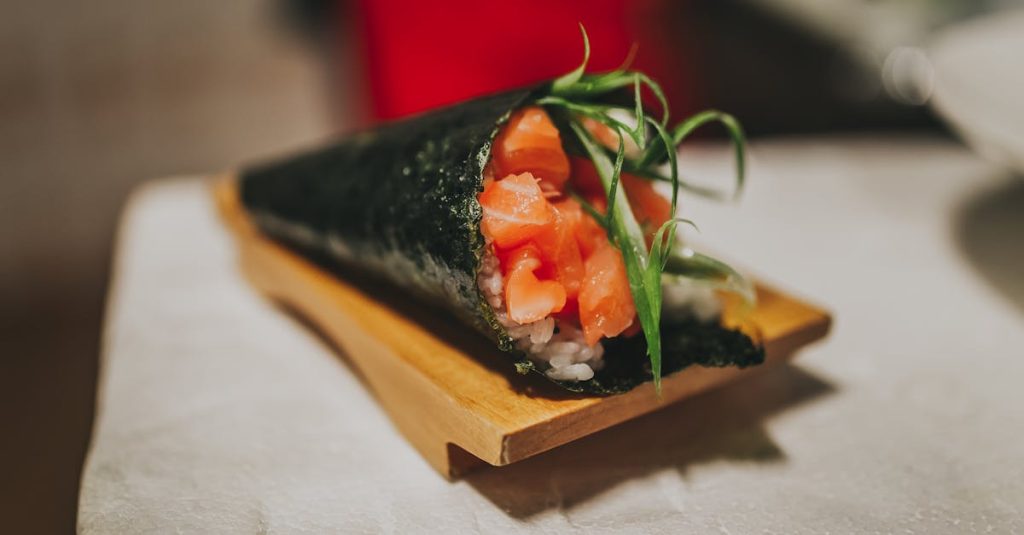 découvrez nos wraps au saumon fraîchement préparés, alliant saveurs délicates et ingrédients sains pour un repas rapide et gourmand.