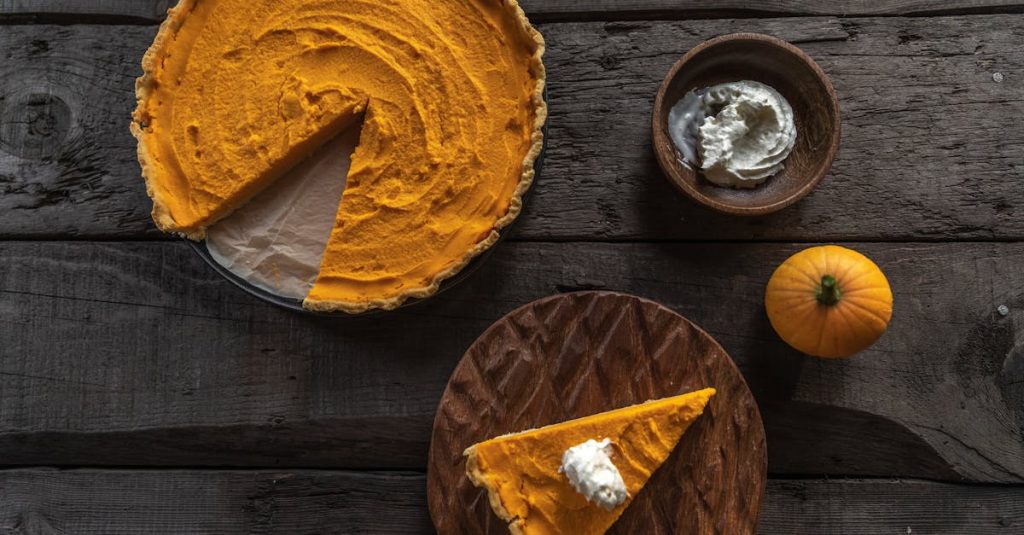 découvrez notre recette savoureuse de hachis parmentier à la citrouille, un plat réconfortant alliant douceur de la courge et goût traditionnel du shepherd's pie.