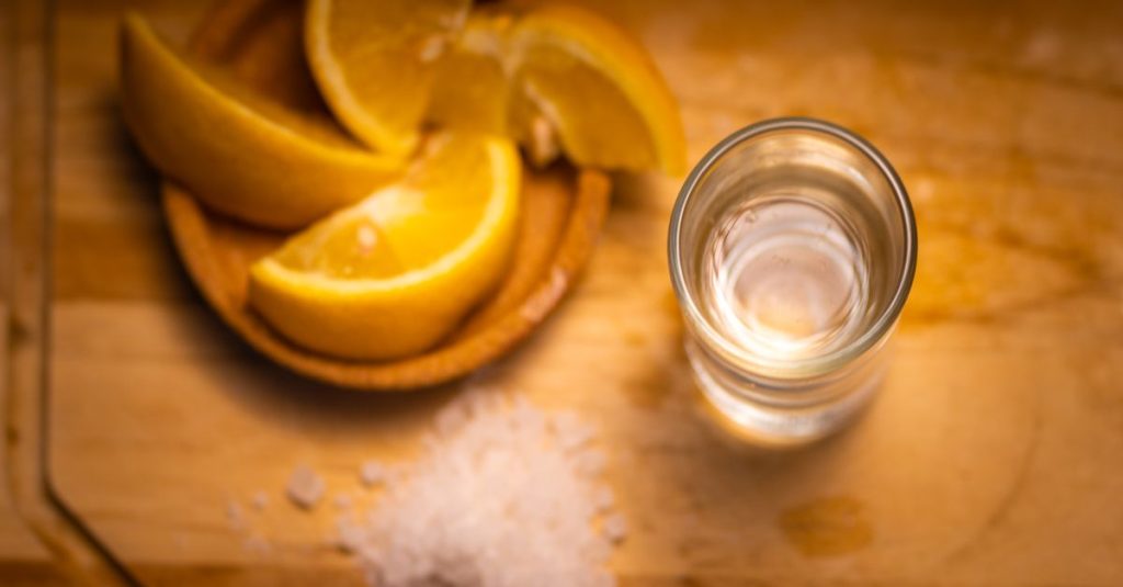 découvrez des recettes innovantes et savoureuses de cocktails au mezcal, pour des boissons uniques aux saveurs fumées et authentiques.