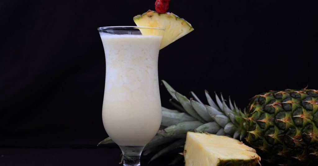 découvrez les boissons caribéennes authentiques, des cocktails exotiques aux saveurs tropicales, pour un voyage gustatif unique aux caraïbes.