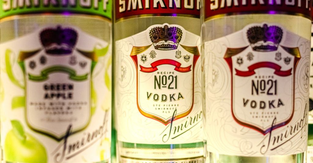découvrez la durée de conservation de la vodka et comment la stocker correctement pour préserver sa qualité et son goût.