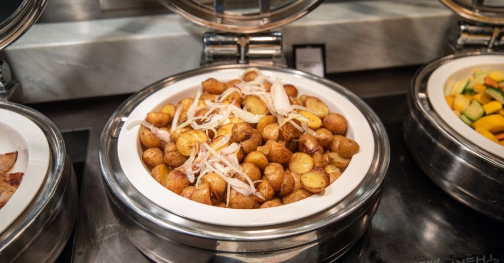 Comment cuisiner la pomme de terre grenaille pour sublimer vos plats 8 découvrez nos délicieuses baby potatoes, petites pommes de terre parfaites pour accompagner tous vos plats. faciles à cuisiner et savoureuses, elles raviront toute la famille.
