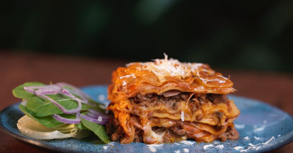 découvrez notre recette facile de lasagnes au jambon, délicieuse et parfaite pour un repas convivial en famille.