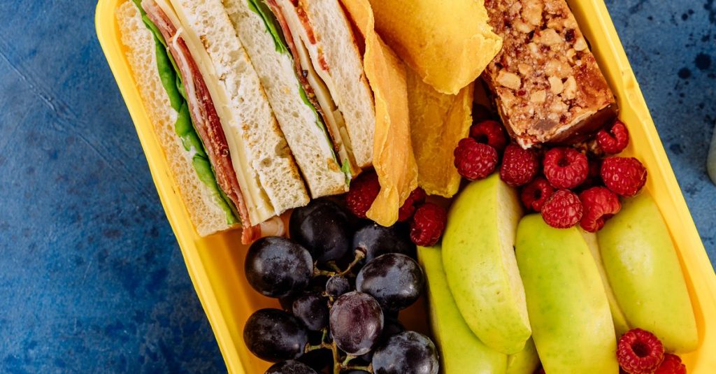 découvrez des recettes saines et faites maison pour des collations scolaires nutritives et délicieuses, parfaites pour vos enfants.