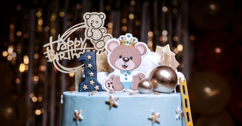 découvrez notre gâteau moelleux en forme d'ourson en peluche, parfait pour toutes les occasions gourmandes. un délice tendre et savoureux qui ravira petits et grands.