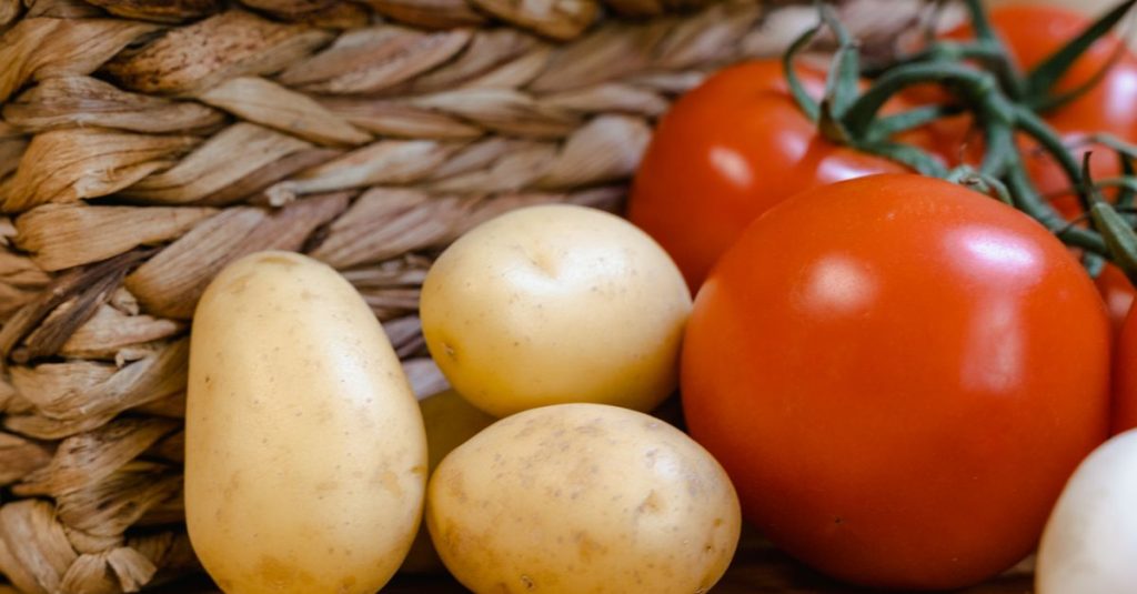 Recette simple et savoureuse de rösti aux pommes de terre 1 découvrez la recette facile et savoureuse du rösti de pommes de terre, un plat suisse croustillant parfait pour un déjeuner ou un accompagnement.