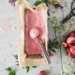 Recette facile de glace à la fraise avec thermomix pour l'été 4 découvrez notre délicieuse glace à la fraise, préparée avec des fraises fraîches pour un goût authentique et rafraîchissant, parfait pour toutes les envies sucrées.