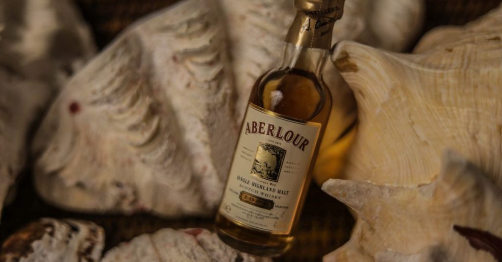 découvrez une sélection unique de cadeaux de whisky pour les amateurs : coffrets, bouteilles rares et accessoires incontournables pour faire plaisir.