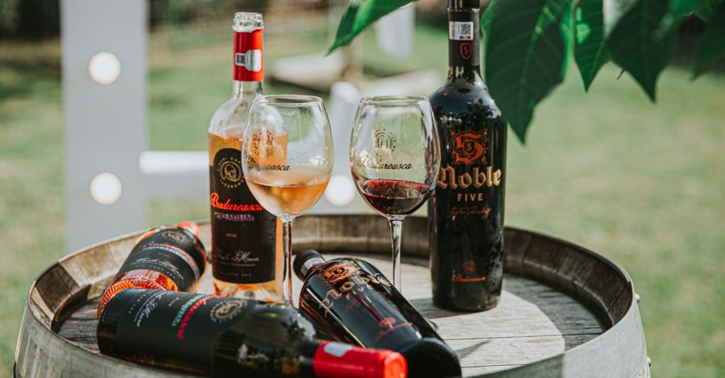 Guide des tailles de bouteilles de vin du piccolo au nabuchodonosor : comprendre les formats 2 découvrez les différentes tailles de bouteilles de vin, de la petite demi-bouteille aux formats géants, pour mieux choisir selon vos besoins et occasions.