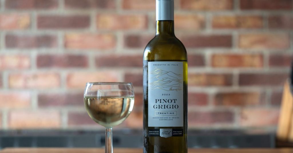 découvrez les meilleures astuces pour accorder vos vins avec vos plats et sublimer chaque repas grâce à notre guide d'accords mets et vins.
