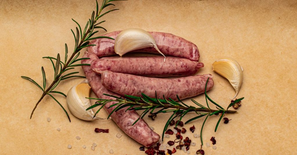 découvrez la tradition de la saucisse à l'ail, un délice savoureux aux saveurs authentiques, parfait pour vos repas conviviaux.