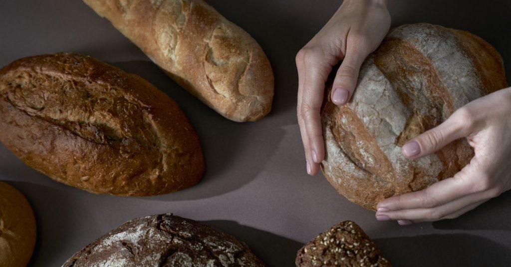 découvrez les bienfaits du pain complet pour la santé : riche en fibres, vitamines et minéraux essentiels, il favorise la digestion, contrôle la glycémie et soutient le cœur.