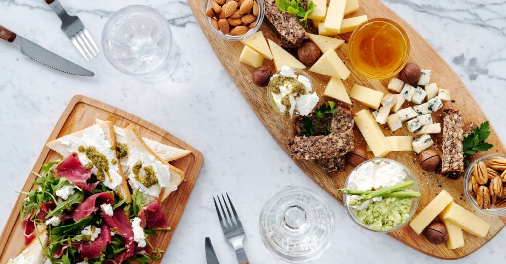 pecorino et grossesse : découvrez quelles variétés sont sûres, les précautions à prendre et comment le consommer sans risque.
