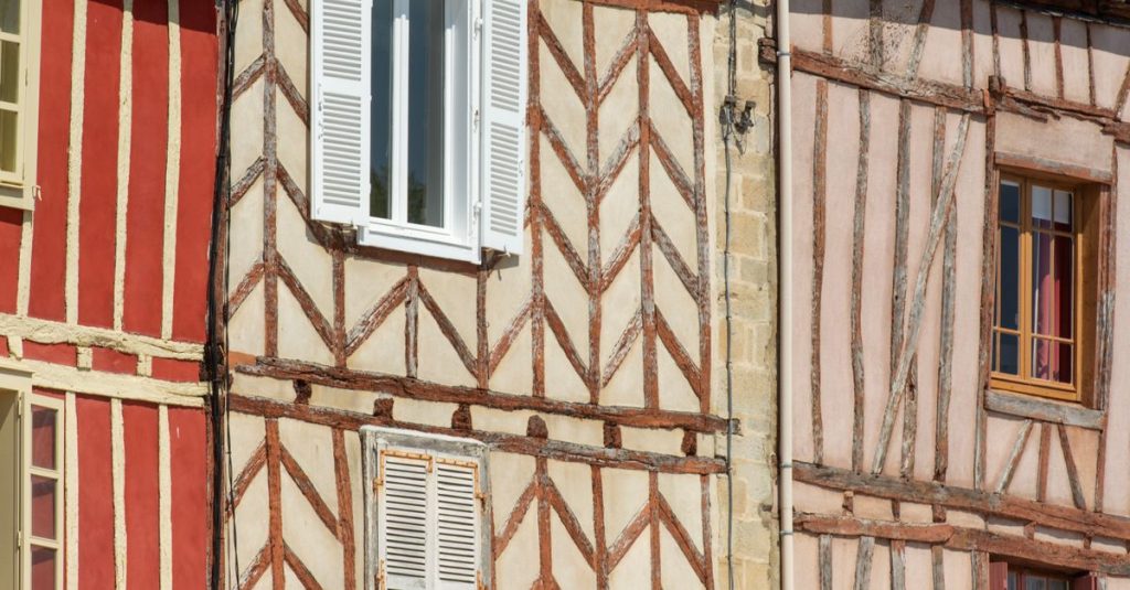 découvrez la recette traditionnelle du far breton, un dessert typique de bretagne à base de farine, œufs, lait et pruneaux, fondant et savoureux.